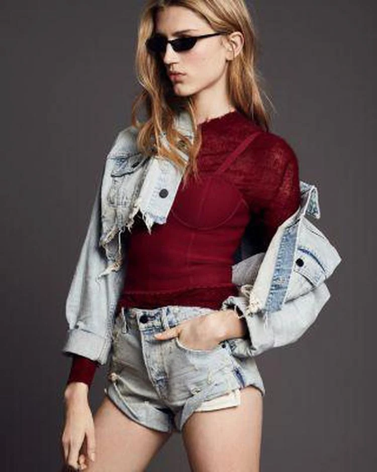 商品Alexander Wang|Hike Cuffed Denim Shorts in Vintage Bleach,价格¥552,第2张图片详细描述