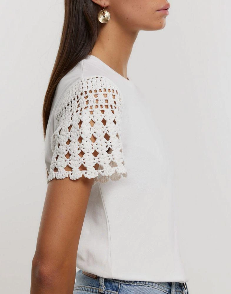 商品River Island|River Island Crochet sleeve t-shirt in white,价格¥273,第2张图片详细描述
