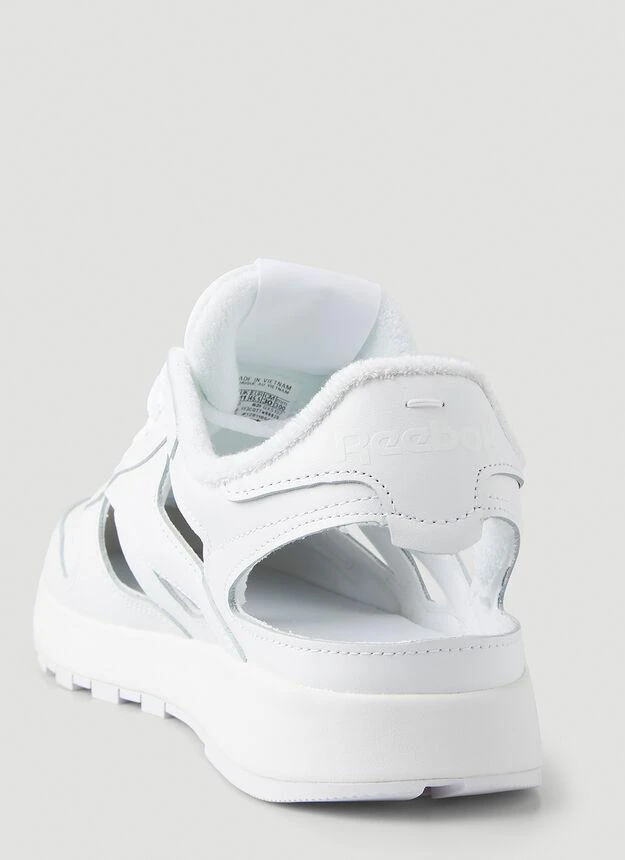 商品MAISON MARGIELA|Décortiqué Tabi Classic Sneakers in White,价格¥1399,第5张图片详细描述