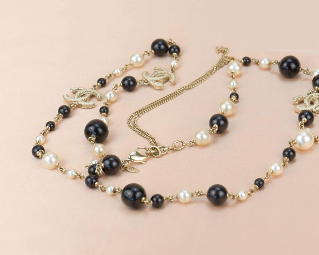 Chanel CC 2011 Pearl Necklace and Earrings Set商品第8张图片规格展示
