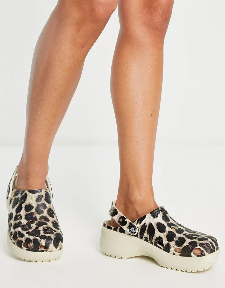 商品Crocs|Crocs classic platform clogs in leopard print mix,价格¥339,第3张图片详细描述