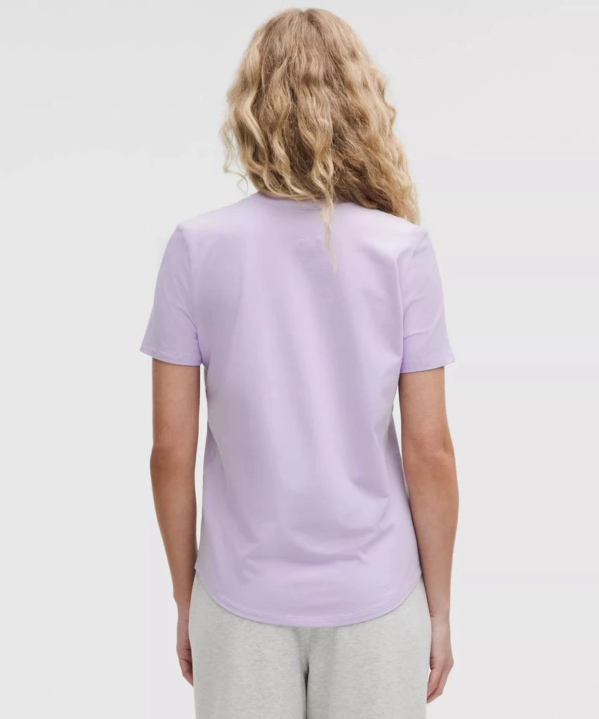 Love Curved-Hem Crewneck T-Shirt 商品