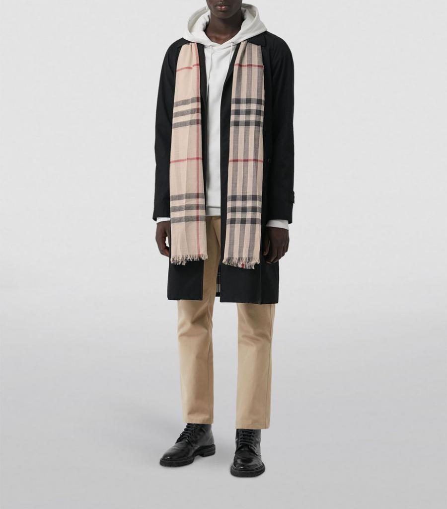 商品Burberry|Wool-Silk Vintage Check Scarf,价格¥2618,第5张图片详细描述