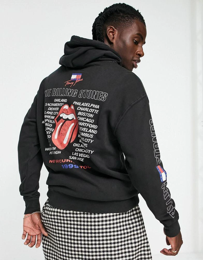 商品Tommy Hilfiger|Tommy Jeans X Rolling Stones back print hoodie in black,价格¥530,第3张图片详细描述