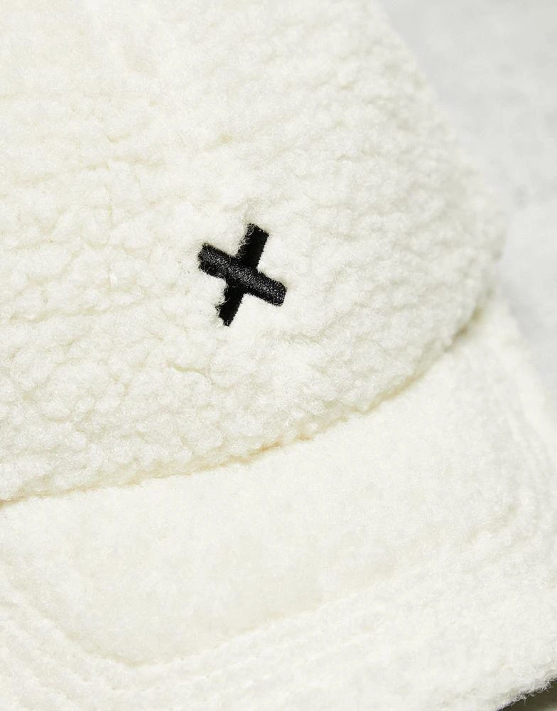 商品COLLUSION|COLLUSION Unisex borg fleece cap in ecru,价格¥98,第2张图片详细描述