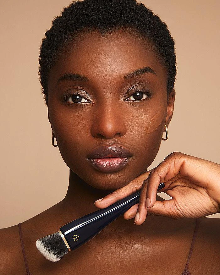Radiant Fluid Foundation Natural Broad Spectrum SPF 25 商品
