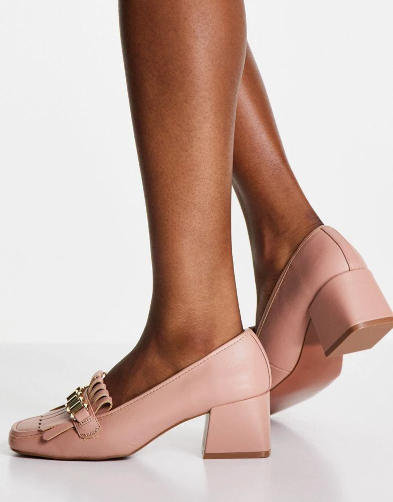 商品ASOS|ASOS DESIGN Spencer mid-heeled chain loafers in beige,价格¥206,第3张图片详细描述