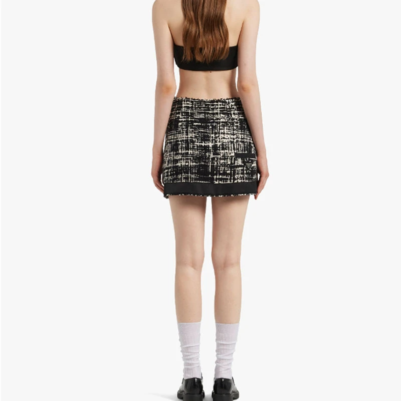 商品[国内直发] Prada|[预售3天]普拉达 花呢针织半身短裙 女款 黑色,价格¥1900,第5张图片详细描述