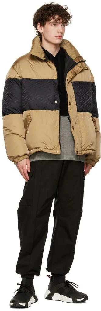 商品Versace|Beige & Black 'La Greca' Down Jacket,价格¥12072,第4张图片详细描述