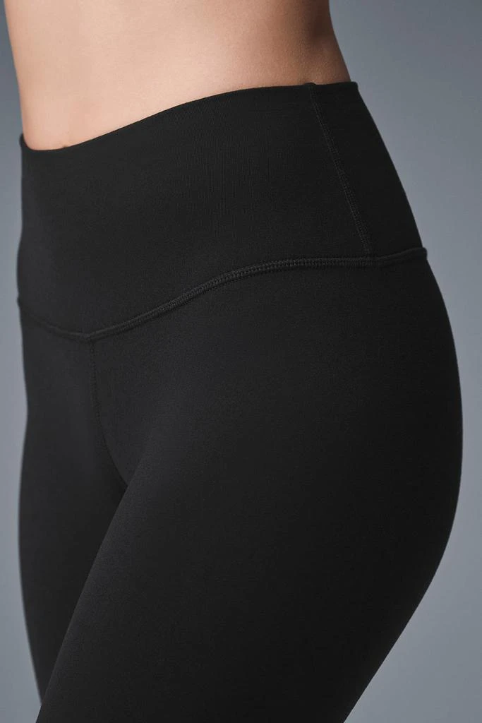 商品Alo|High-Waist Airbrush Capri - Black,价格¥753,第4张图片详细描述