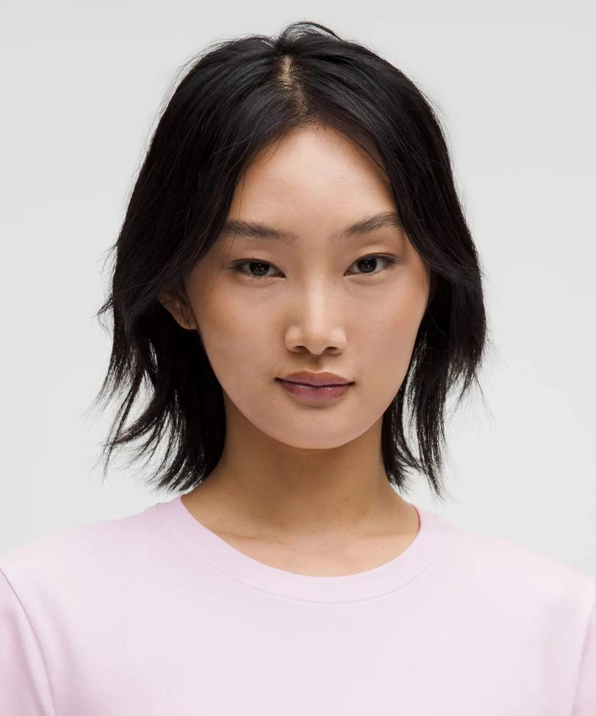 Love Curved-Hem Crewneck T-Shirt 商品