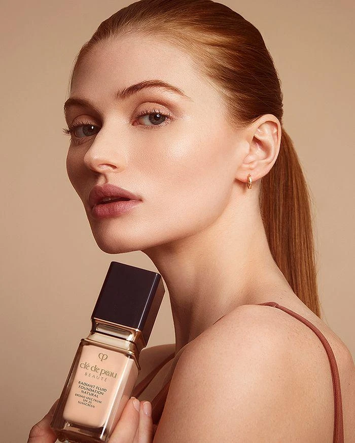 商品Cle de Peau|Radiant Fluid Foundation Natural Broad Spectrum SPF 25,价格¥1042,第4张图片详细描述