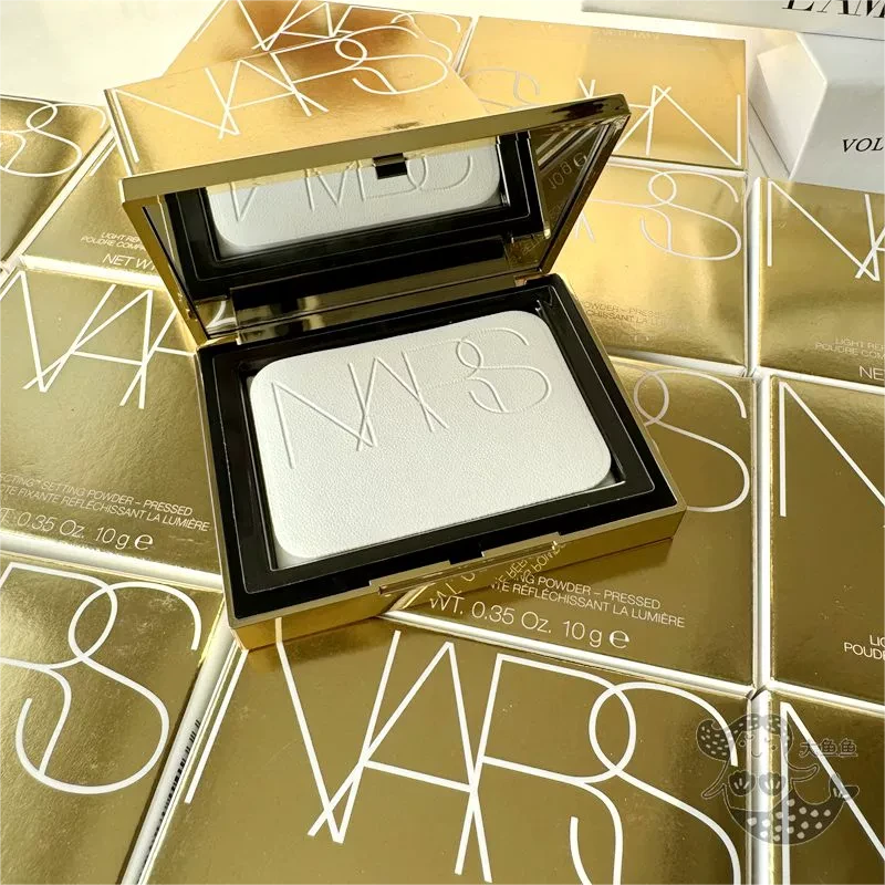 NARS 纳斯 圣诞限定金壳大白饼蜜粉饼定妆带粉扑 10g 细腻控油持妆轻 商品