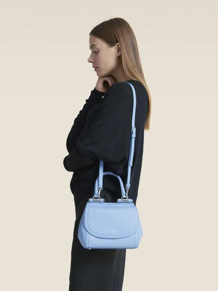 商品DKNY|光滑皮革迷你小背包,价格¥1055,第2张图片详细描述