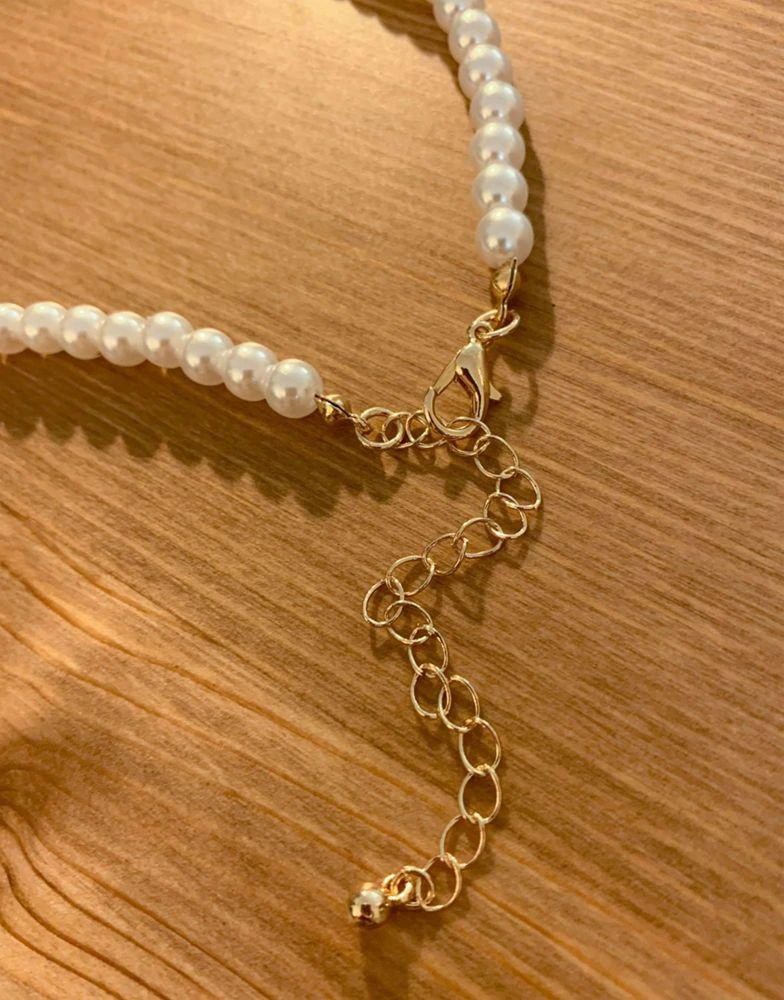 商品ASOS|ASOS DESIGN necklace with pearl and teddy bear charm in gold tone,价格¥44,第3张图片详细描述