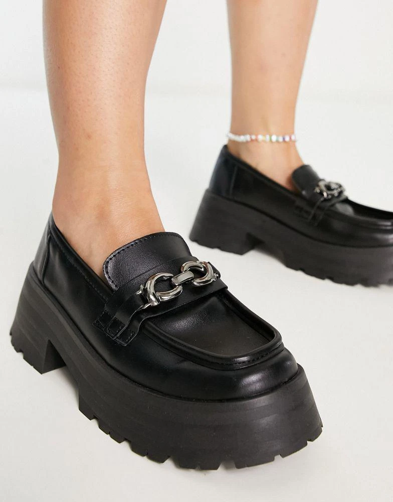 商品ASOS|ASOS DESIGN Wide Fit Mercury chunky loafers with chain in black,价格¥147,第3张图片详细描述