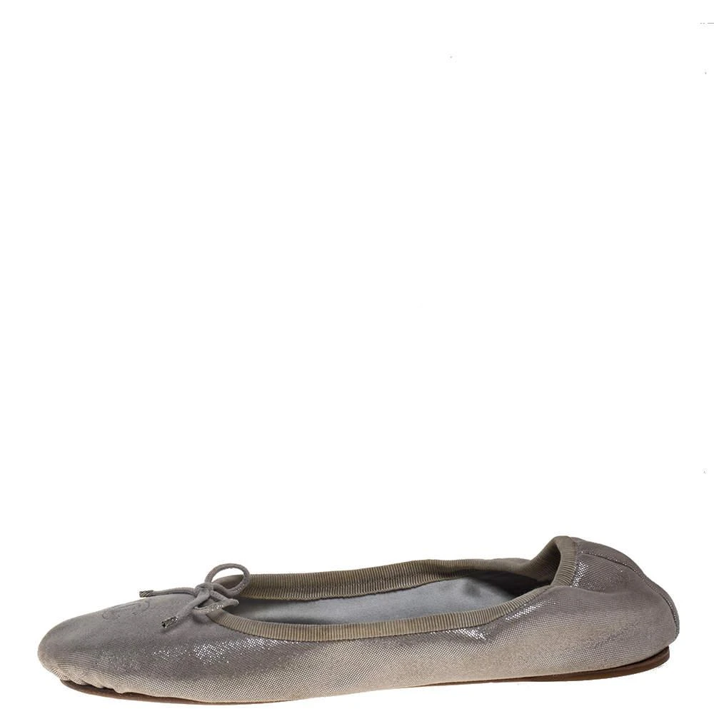 商品[二手商品] Chanel|Chanel Silver Glitter Suede CC Ballet Flats Size 40,价格¥1016,第2张图片详细描述