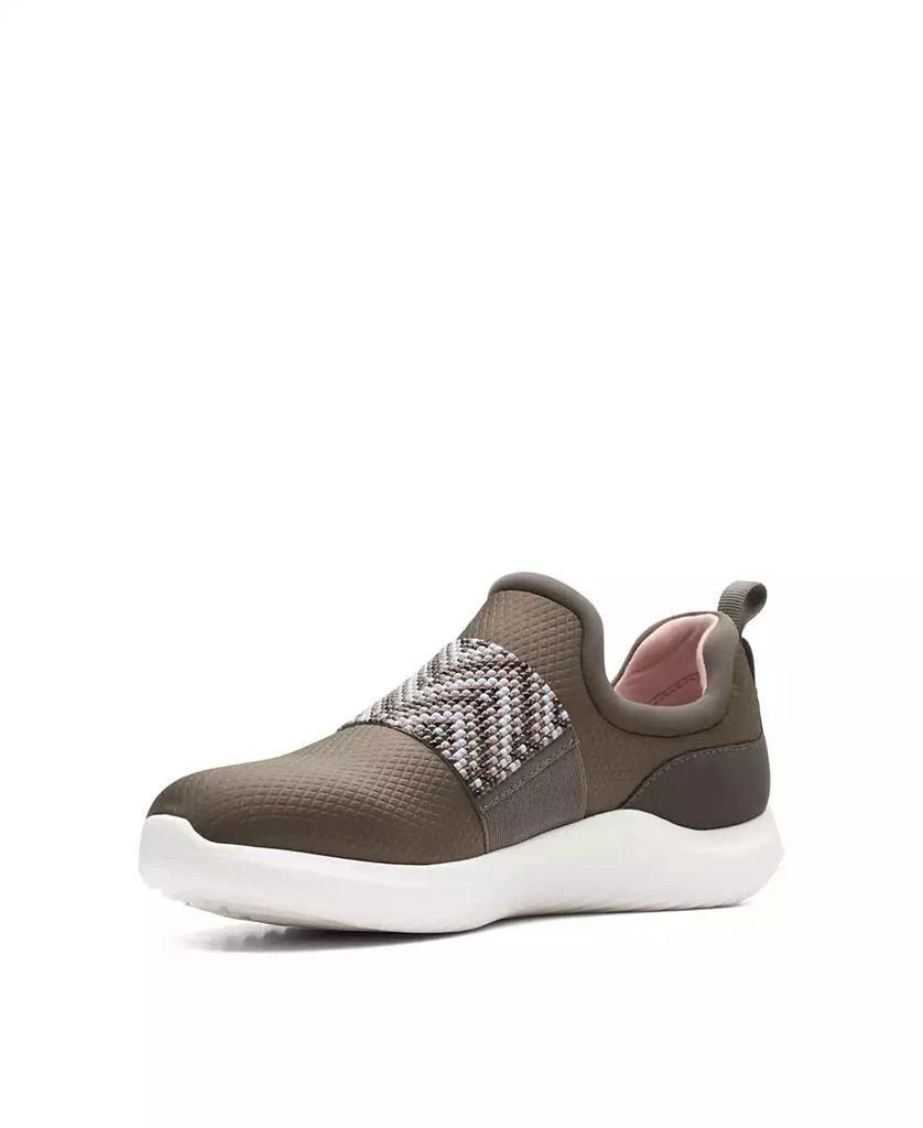 商品Clarks|Women's Cloudstepper Nova Way Slip-on Sneaker,价格¥458,第2张图片详细描述