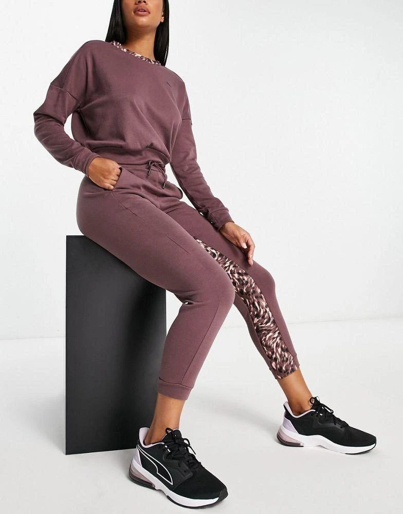 商品Puma|Puma Training Safari Glam joggers with leopard insert in purple,价格¥237,第2张图片详细描述