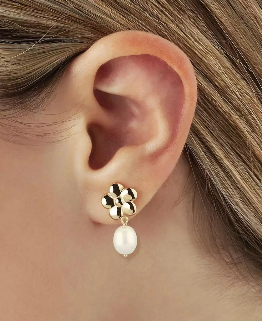 商品Macy's|White Pearl (10mm) Flower Drop Earrings in 14k Yellow Gold,价格¥2099,第2张图片详细描述