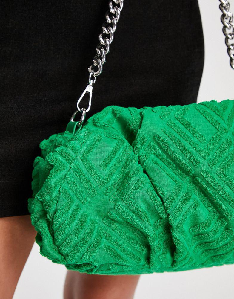 ASOS DESIGN oversized ruched clutch bag with detachable shoulder chain in green towelling商品第2张图片规格展示