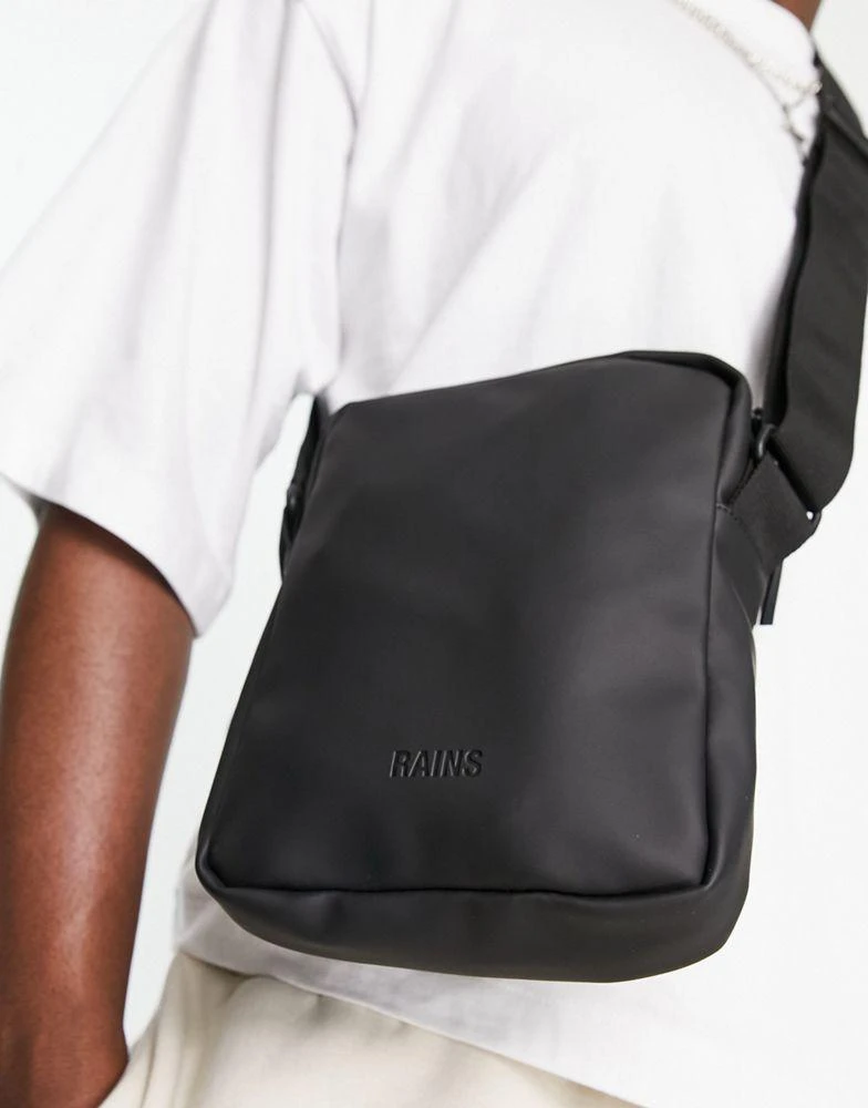 商品RAINS|Rains jet across body bag in black,价格¥362,第3张图片详细描述