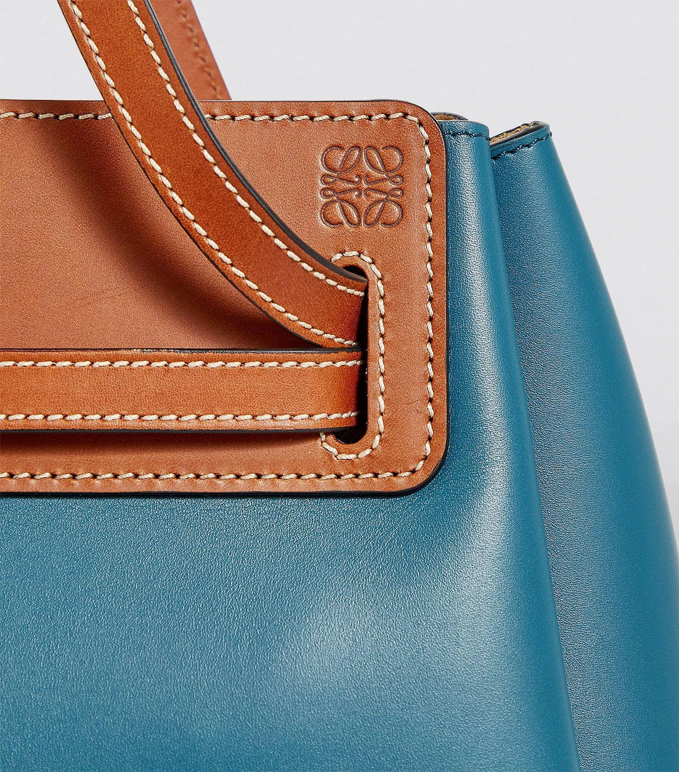 Leather Lazo Top Handle Bag 商品