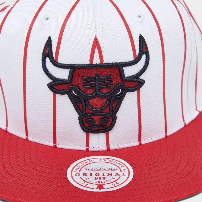 商品Mitchell and Ness|Mitchell & Ness Chicago Bulls NBA Pinstripe Snapback Hat,价格¥149,第3张图片详细描述