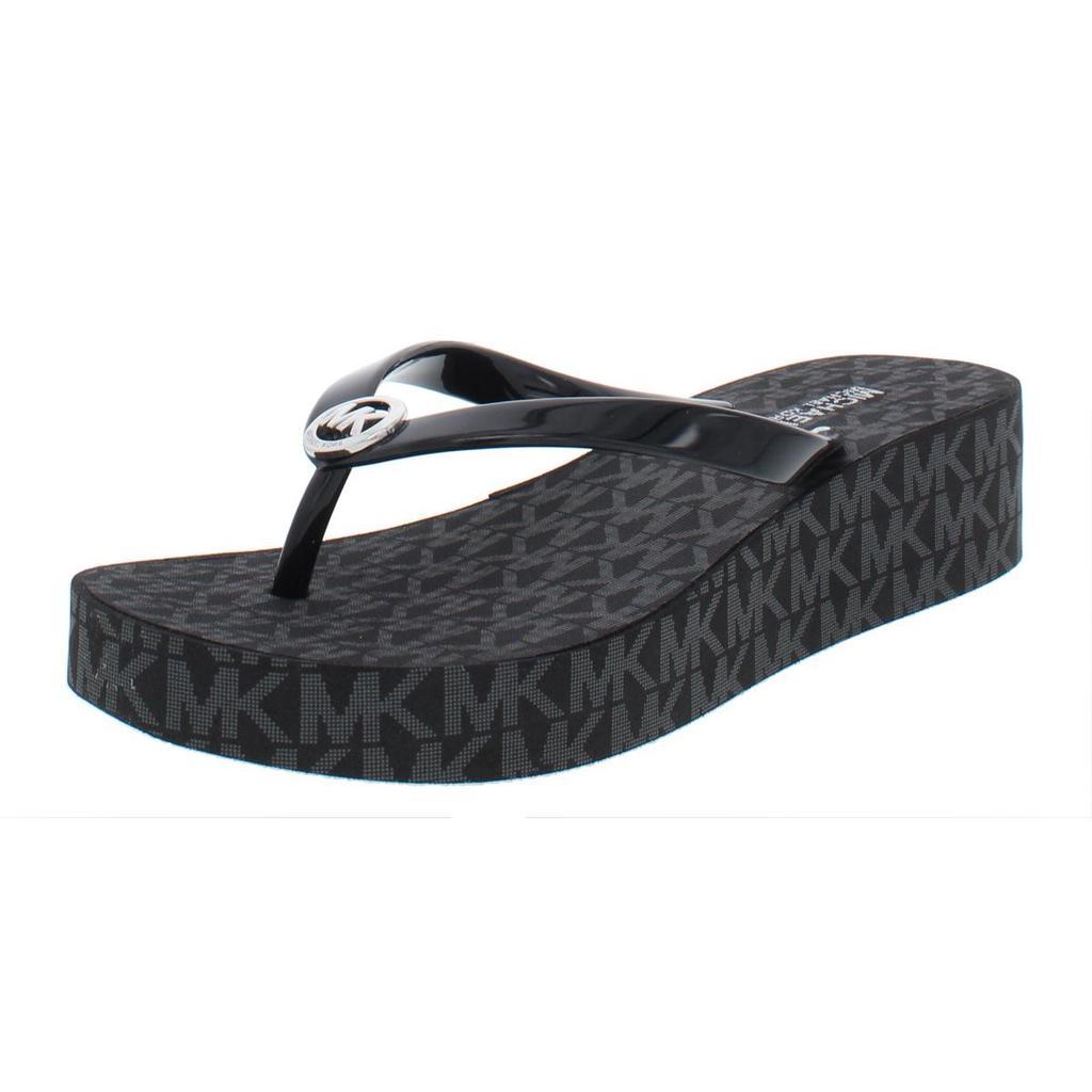 商品Michael Kors|MICHAEL Michael Kors Womens Bedford Patent Signature Flip-Flops,价格¥186,第1张图片