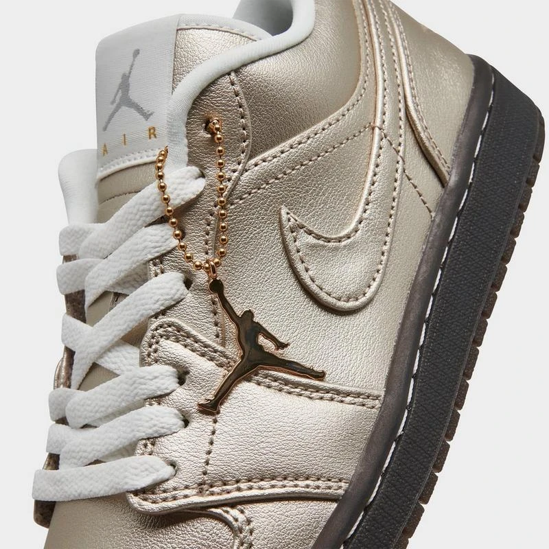 商品Jordan|Women's Air Jordan Retro 1 Low SE Casual Shoes,价格¥447,第3张图片详细描述