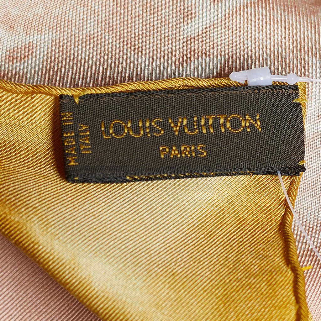 Louis Vuitton Pale Pink & Gold Monogram Print Silk Scarf商品第4张图片规格展示