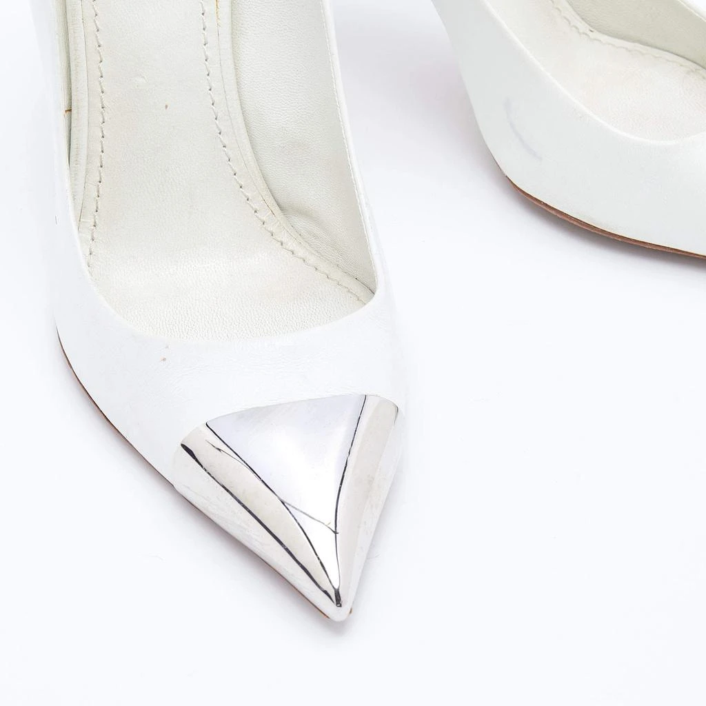 Louis Vuitton White Leather Metal Cap Pointed Toe Pumps Size 36.5 商品