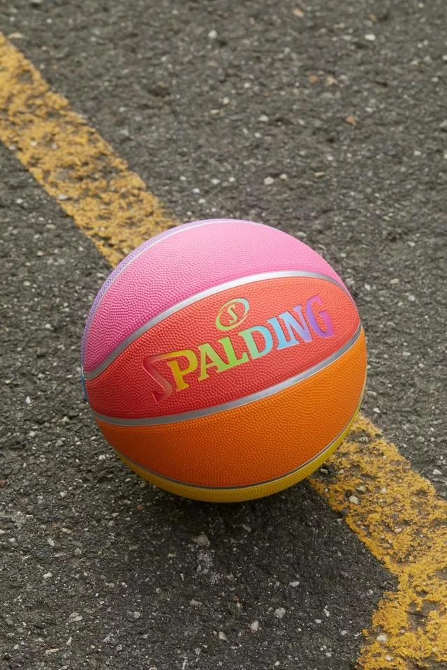 商品Spalding|Spalding UO Exclusive Rainbow Basketball,价格¥152,第1张图片