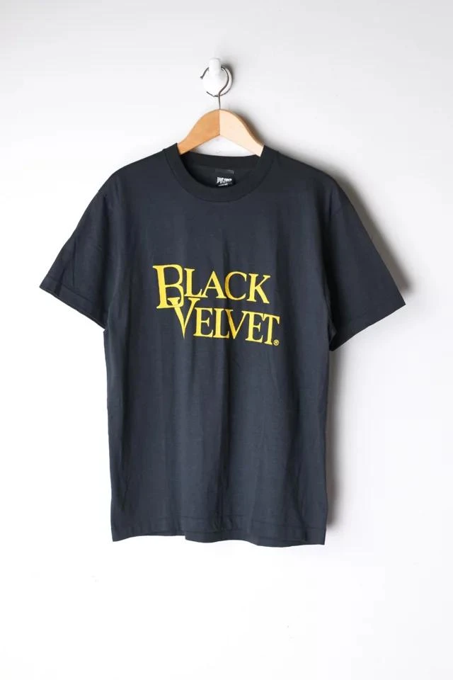 商品Urban Outfitters|Vintage '90s Black Velvet Whiskey T-Shirt,价格¥529,第1张图片