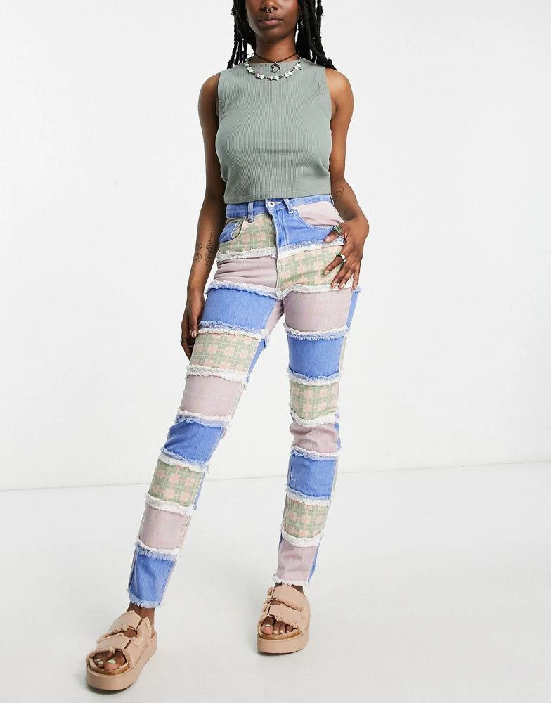 商品The Ragged Priest|The Ragged Priest high waisted mom jeans in blue patchwork,价格¥187,第2张图片详细描述