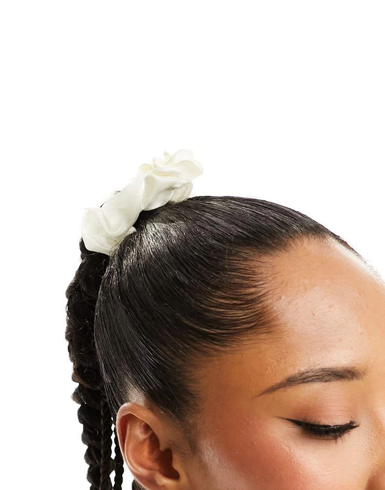 商品True Decadence|True Decadence satin rose hair hair scrunchie in white - CREAM,价格¥36,第1张图片