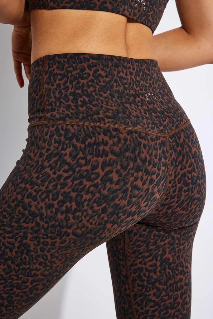商品Varley|Let's Move High Waisted Legging 25 - Bronze Distorted Cheetah,价格¥744,第4张图片详细描述