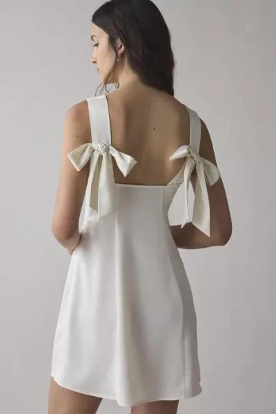 商品Urban Outfitters|UO Bri Double Bow Satin Mini Dress,价格¥298,第4张图片详细描述