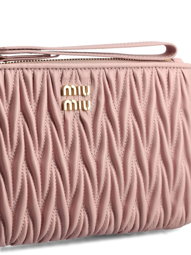商品Miu Miu|Miu Miu Logo Lettering Zipped Clutch Bag,价格¥3194,第4张图片详细描述