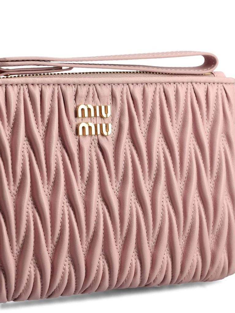 商品Miu Miu|Miu Miu Logo Lettering Zipped Clutch Bag,价格¥3678,第4张图片详细描述