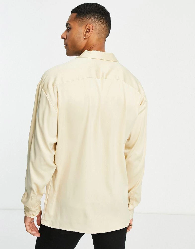 商品New Look|New Look oversized long sleeve satin shirt in champagne,价格¥171,第4张图片详细描述