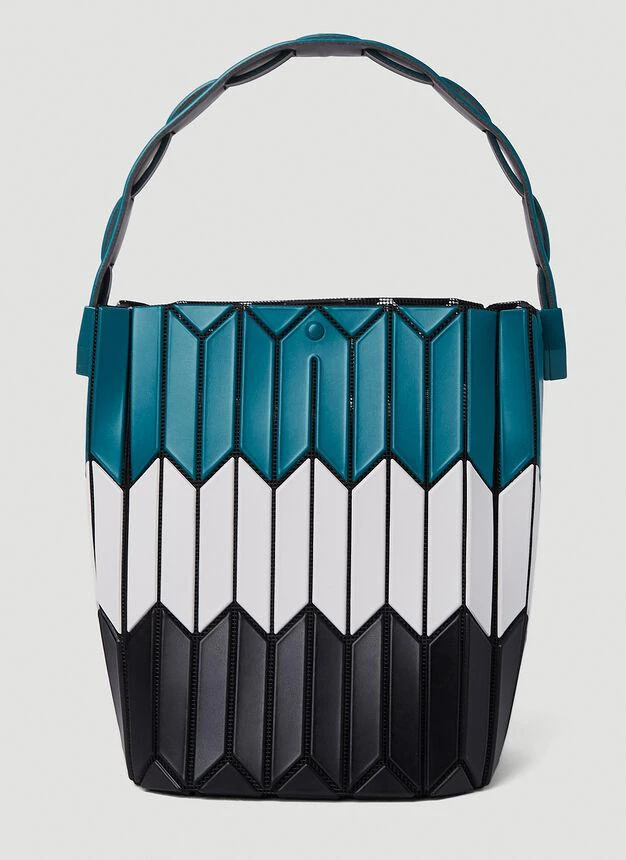 商品Issey Miyake|Matte Bucket Handbag in Blue,价格¥6709,第3张图片详细描述