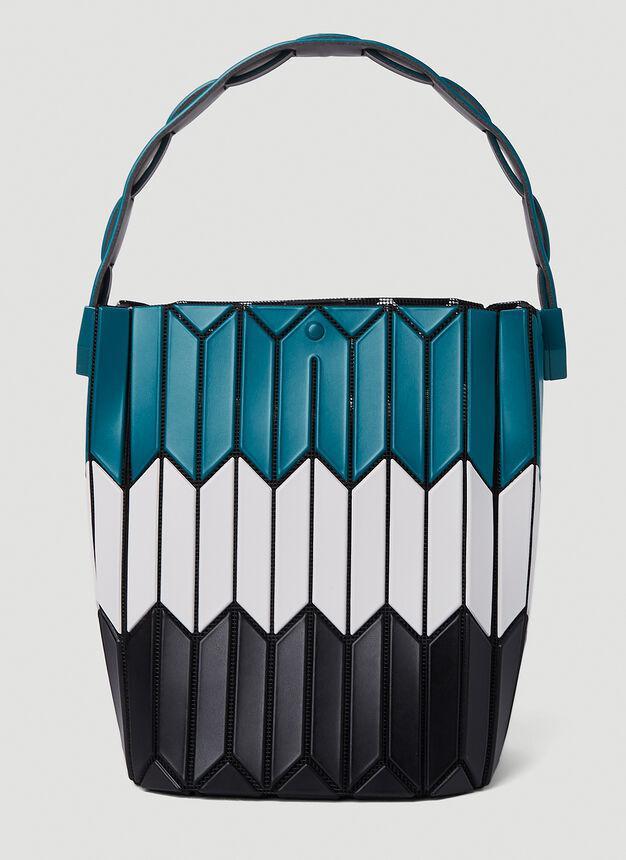 商品Issey Miyake|Matte Bucket Handbag in Blue,价格¥5378,第5张图片详细描述