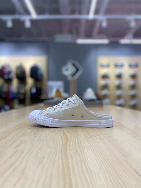 【韩国直邮|包邮包税】匡威 CHUNK TAYLOR ALL STARIUM 金 帆布鞋 568810C 商品