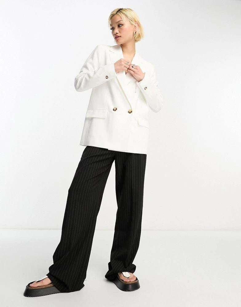 商品Bershka|Bershka oversized blazer in white,价格¥349,第2张图片详细描述