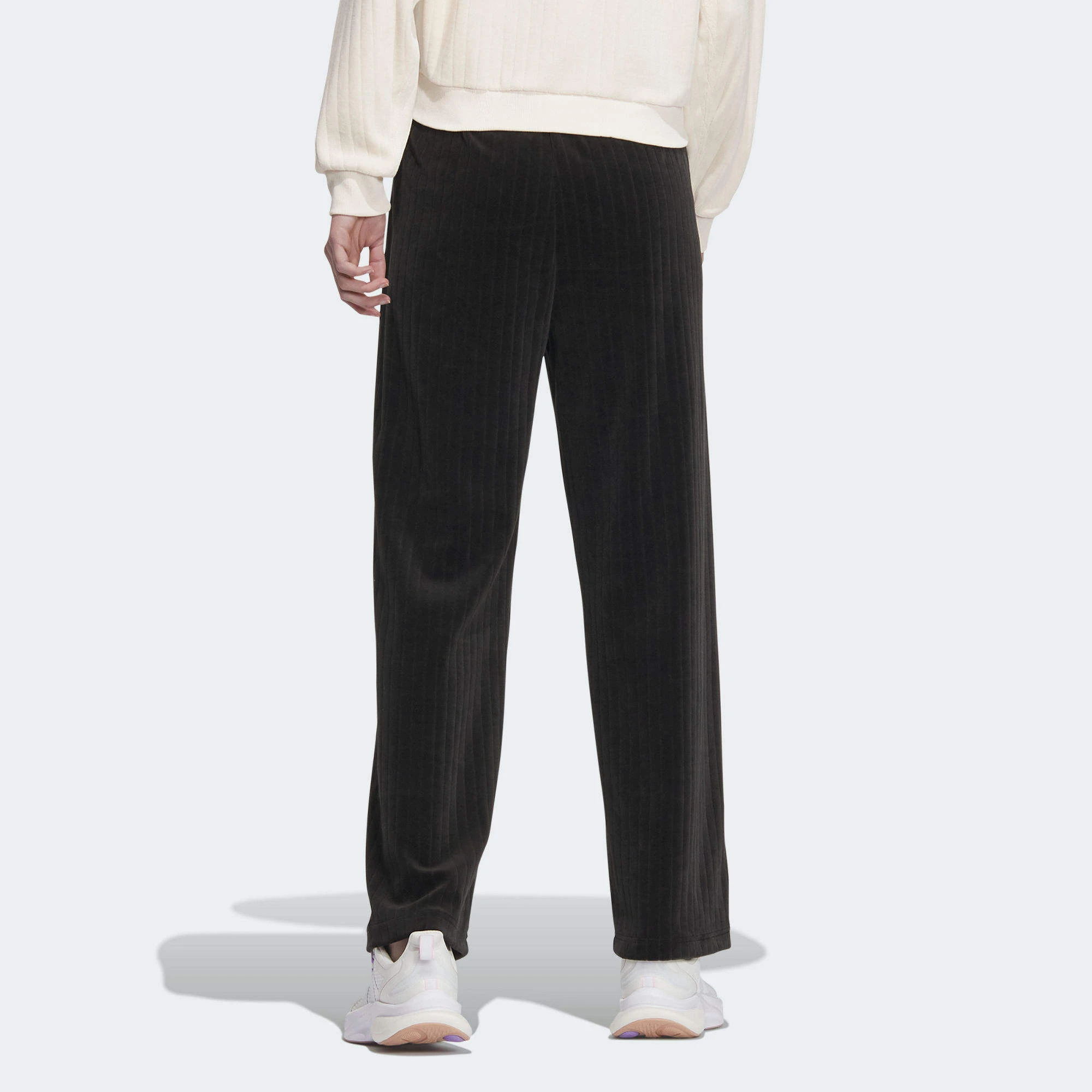 商品[国内直发] Adidas|[预售3天]adidas 纯色Logo标识直筒针织运动裤 女款 黑色,价格¥268,第4张图片详细描述