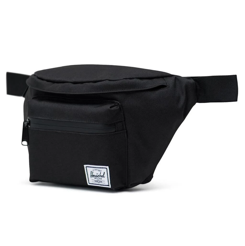 商品Herschel Supply|Seventeen Hip Pack - Black/Black,价格¥242,第2张图片详细描述