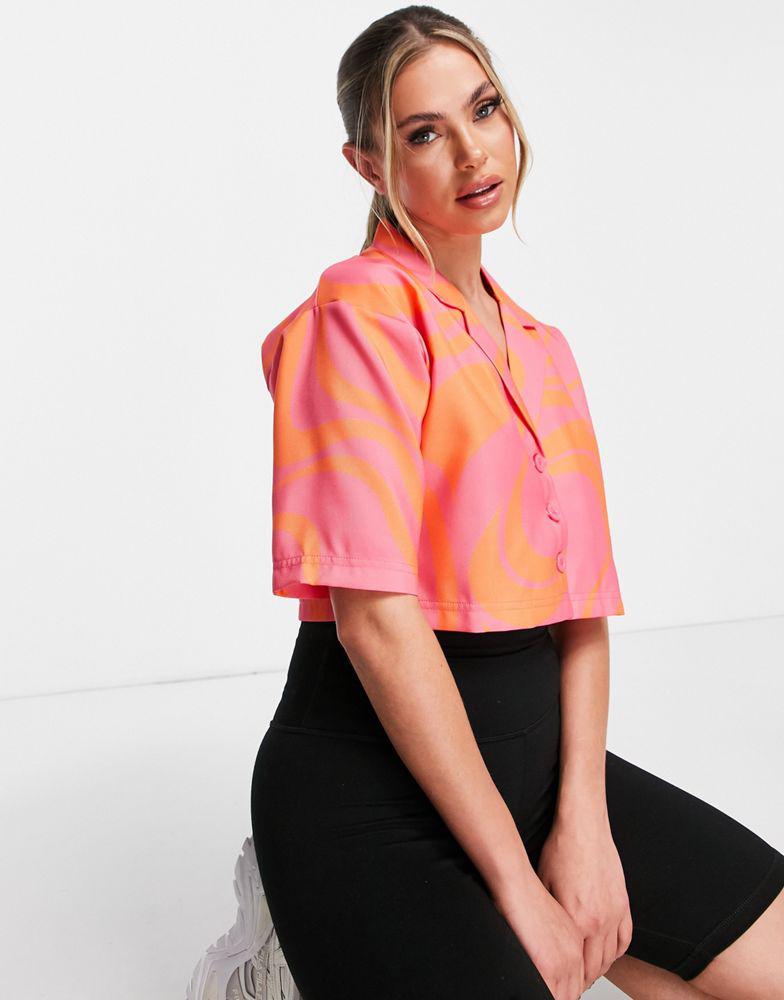 Fila swirl print cropped shirt in pink商品第1张图片规格展示
