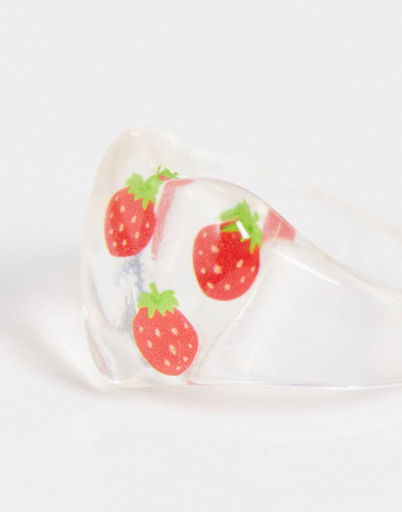 ASOS DESIGN Curve ring in heart shape with trapped strawberries in clear plastic商品第4张图片规格展示