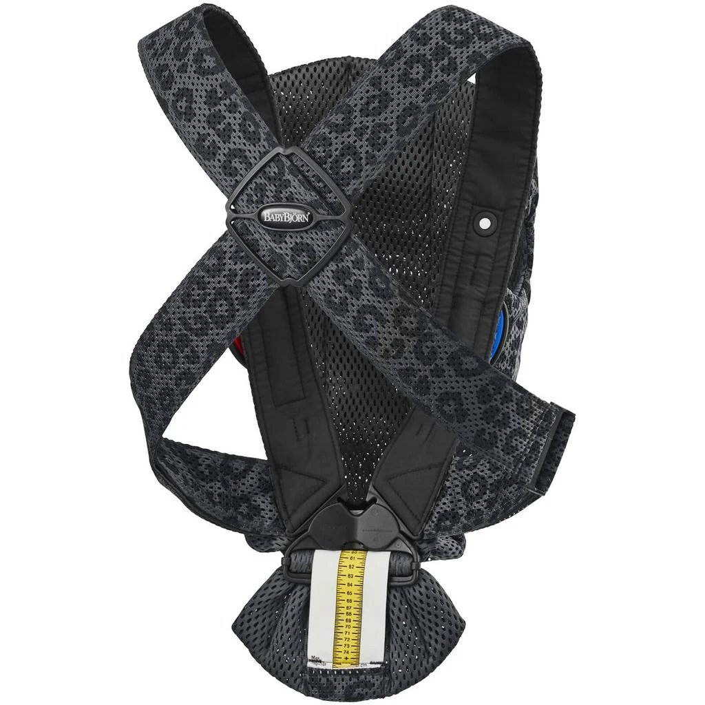 商品BabyBjörn|BABYBJÖRN Mini 3D Mesh Baby Carrier - Antharcite Leopard Mesh,价格¥824,第3张图片详细描述